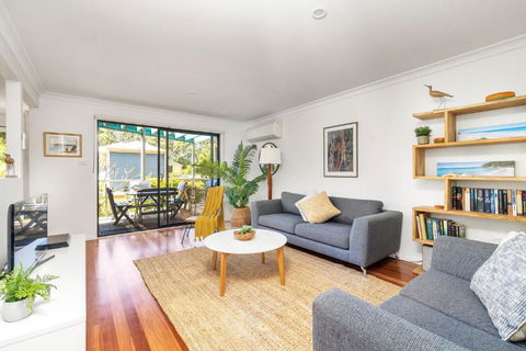 Sandpiper, Hyams Beach - Darwin Holiday 0