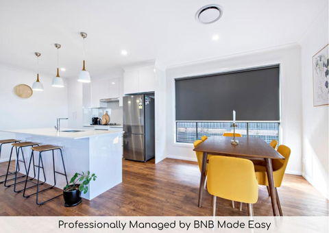 Sandstone - Family Entertainer, Refined Living - Darwin Holiday 0