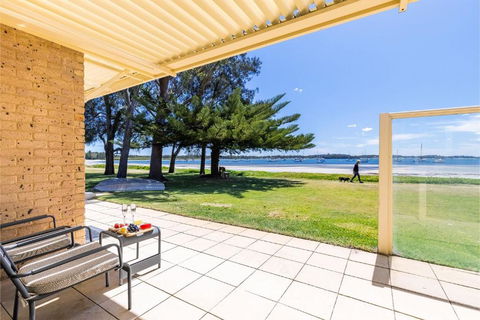 Sandy Beach House Corlette Unit 1 Waterfront WI-FI Aircon - Darwin Holiday 2