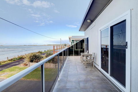 Sandy Cove - Darwin Holiday 3