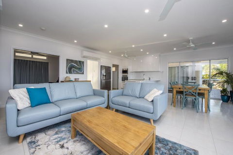 Sandy Decks - Darwin Holiday 3