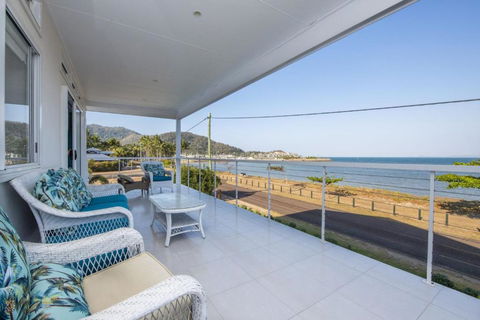 Sandy Decks - Darwin Holiday 0