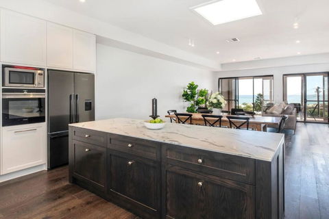 SEA FOR MILES At Semaphore To Relax & Unwind - Darwin Holiday 3