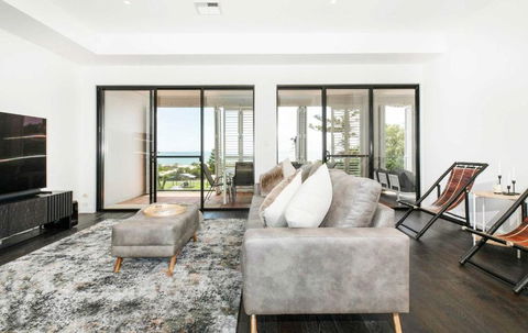 SEA FOR MILES At Semaphore To Relax & Unwind - Darwin Holiday 0