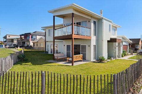 Sea Sand And Serenity At Stockton - Stunning Sophistication - Darwin Holiday 1