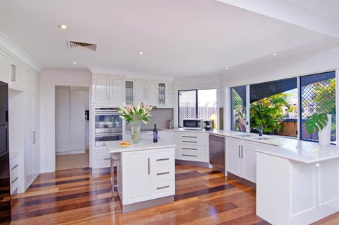 SEACLUSION 5 Bed Waterfront, Sleeps 12 - Darwin Holiday 1