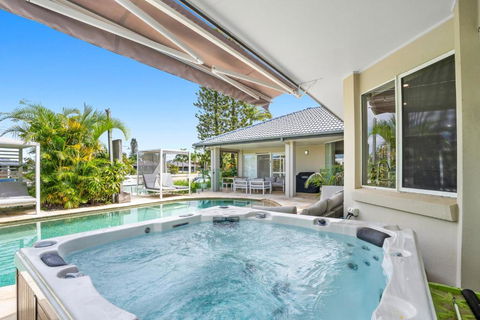 SEACLUSION 5 Bed Waterfront, Sleeps 12 - Darwin Holiday 3