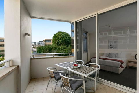 SHE35 - CBD Darling Harbour Views With Pool & Gym Access - Darwin Holiday 2