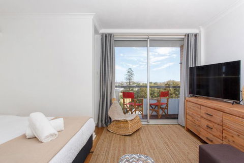 Seaside Studio Apartment - North Fremantle - Darwin Holiday 0