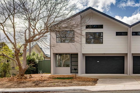 Sensational New Townhouse - Darwin Holiday 0