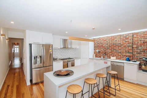 SENSATIONAL Renovated Cottage In Beautiful Seddon - Darwin Holiday 3