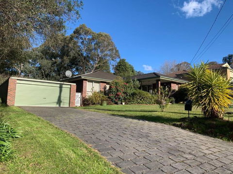 Serene 4-bedroom House In Melbourne East - Darwin Holiday 0