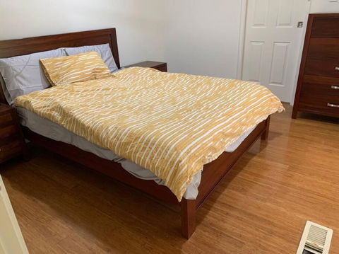 Serene 4-bedroom House In Melbourne East - Darwin Holiday 1