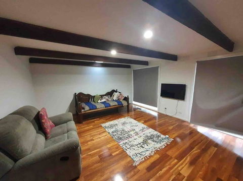 Serene 4-bedroom House In Melbourne East - Darwin Holiday 2
