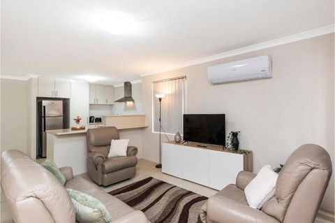 Serene Oasis - 3 Bedroom Getaway - Darwin Holiday 0