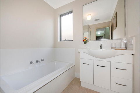 Serene Oasis - 3 Bedroom Getaway - Darwin Holiday 1