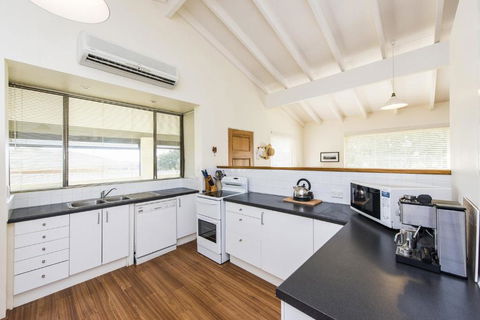 Sheoak On Wedge - Well Appointed Property Close To Beach - Darwin Holiday 1