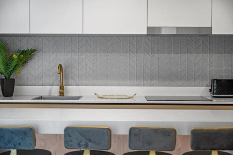 Sky Luxury Inc With Pool Gym Wifi - Darwin Holiday 3