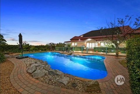 Sommerville Majestic Farm Manor Retreat 5bd 3Bth Pool Spa - Darwin Holiday 3