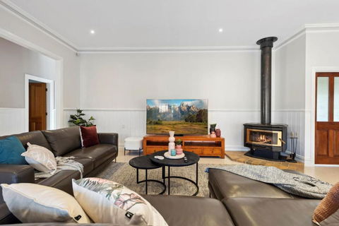 Sommerville Majestic Farm Manor Retreat 5bd 3Bth Pool Spa - Darwin Holiday 1