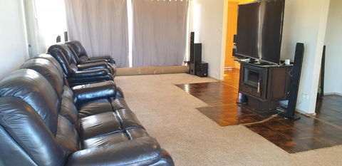 Standard Queen Size Bedroom - Darwin Holiday 2