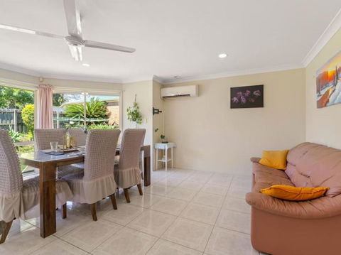 Spacious 4BR Family Retreat Near Mall At Forest Lake - Darwin Holiday 2