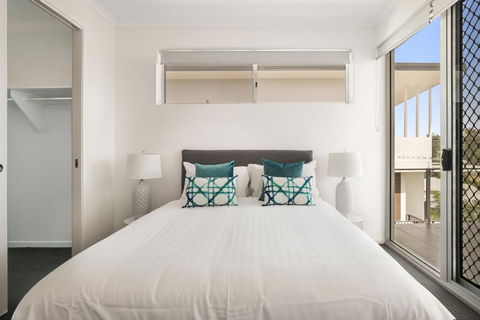 Spacious Apartment With Generous Entertaining - Darwin Holiday 3