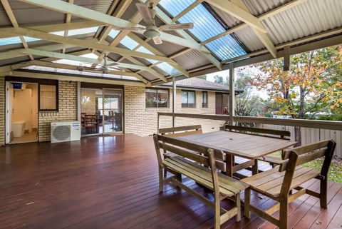 Spacious And Restful Holiday Home With Backyard - Darwin Holiday 0