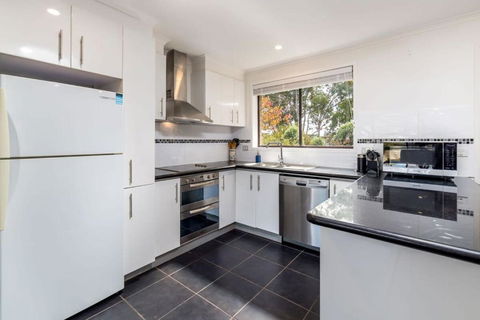 Spacious And Restful Holiday Home With Backyard - Darwin Holiday 2
