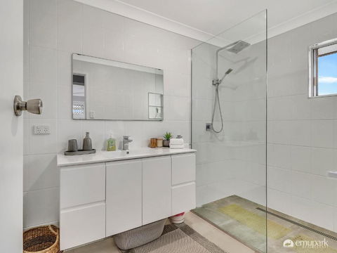 SPECTACULAR EMU PARK GET AWAY! - Darwin Holiday 3