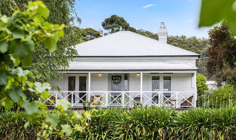 SPRIGG COTTAGE Adelaide Hills Luxury Retreat - Darwin Holiday 1