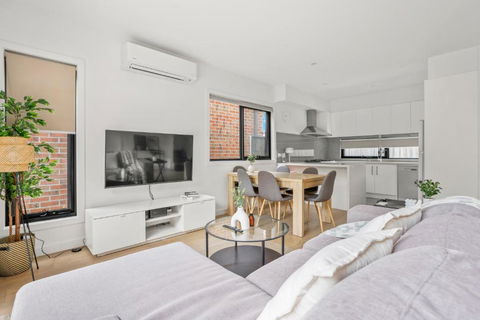 StayAU Modern 4-bedroom TH Bayswater - Darwin Holiday 1