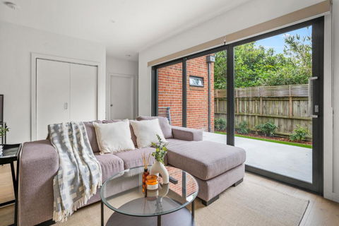 StayAU Modern 4-bedroom TH Bayswater - Darwin Holiday 0