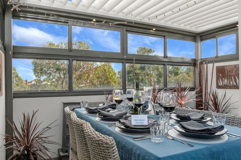StayCentral - Thornbury Entertainer Townhouse - Darwin Holiday 0