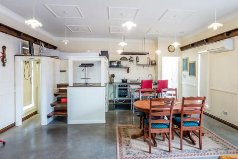 Studio In Ashgrove W Bedroom Loft - Darwin Holiday 2