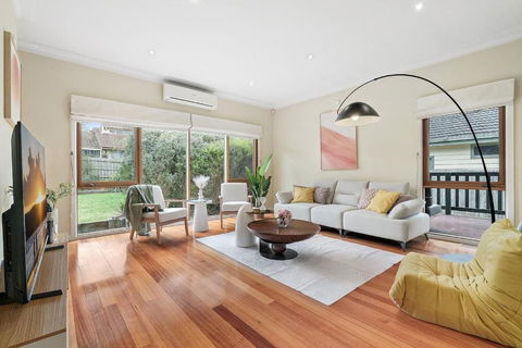 Stunning Family Home The Heart Of Box Hill North - Darwin Holiday 0