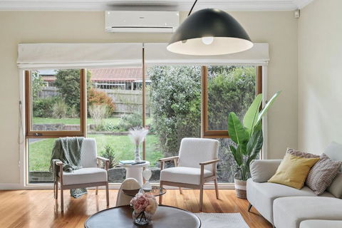 Stunning Family Home The Heart Of Box Hill North - Darwin Holiday 1