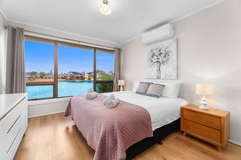 Stunning Lake View Townhouse-Dream Staycation - Darwin Holiday 1