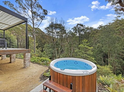 Stunning Peaceful Holiday Haven With Waterfall - Darwin Holiday 0