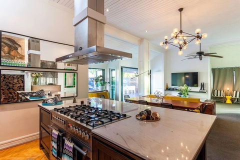 STUNNING TROPICAL OASIS Free Parking - Darwin Holiday 0