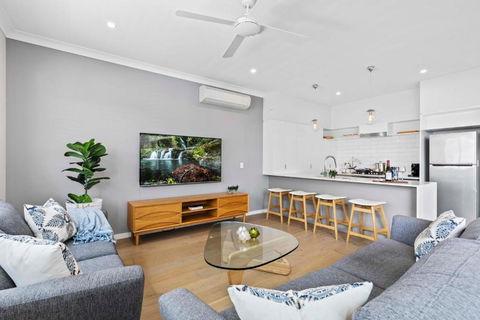 Stylish 3BD Townhouse Camp Hill, Sleeps 8, Wifi, Parking - Darwin Holiday 1