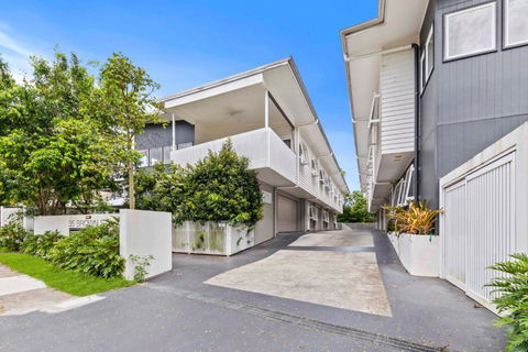 Stylish 3BD Townhouse Camp Hill, Sleeps 8, Wifi, Parking - Darwin Holiday 0
