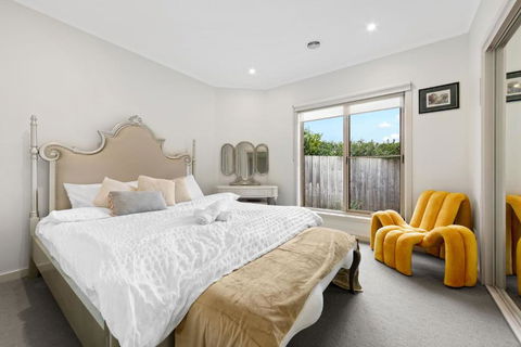 Stylish 3BR Townhouse Near Chadstone MEL - Darwin Holiday 0