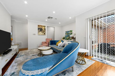Stylish 3BR Townhouse Near Chadstone MEL - Darwin Holiday 1