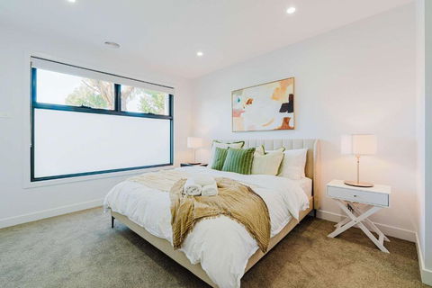 Stylish 4BR Family Townhouse With Private Courtyard - Darwin Holiday 2