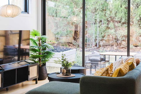 Stylish 4BR Family Townhouse With Private Courtyard - Darwin Holiday 3