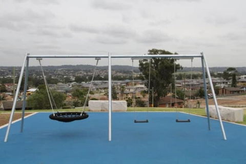 Stylish 4BR House In Minto - Near Shops & Train - Darwin Holiday 2