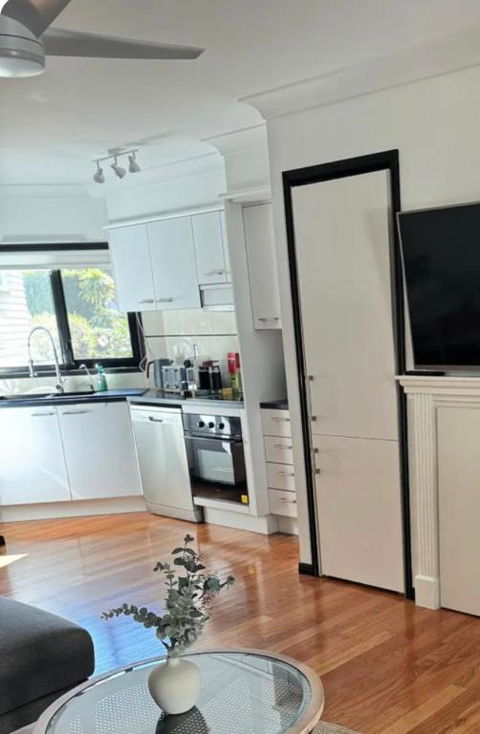Stylish & Elegant 2BR Townhouse In Wilston, Brisbane - Darwin Holiday 1