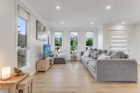 Stylish Family Home, Centrally Located. - Darwin Holiday 0