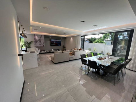 Stylish Serenity At Sunrise - Darwin Holiday 3